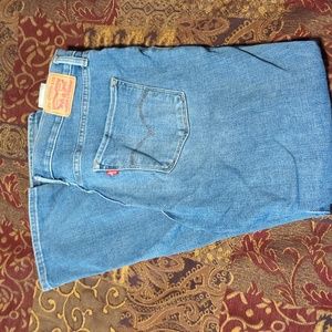 Levi's 312 Shaping Slim Jeans